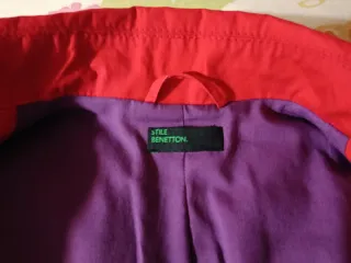Gabardina Benetton Roja Cruzada