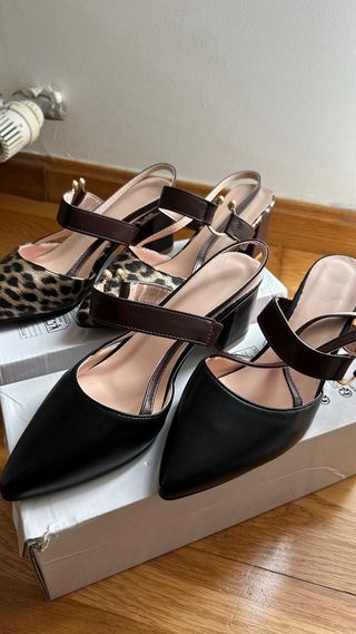 Tacones destalonados con estampado de leopardo