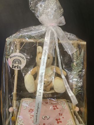 Cesta columpioBebé y tarta pañales  Personalizadas