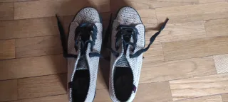 Zapatillas Beige y Negras Talla [Número]36