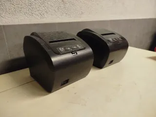 Impresora de facturas negra