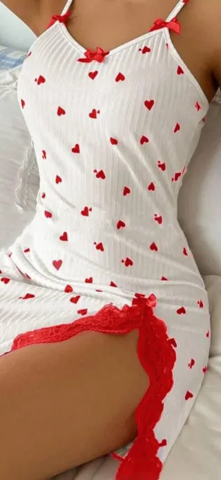Camisón sexy blanco y rojo con corazones Nuevo. 5€
