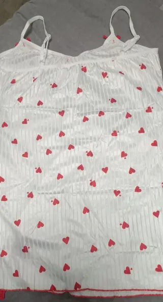 Camisón sexy blanco y rojo con corazones Nuevo. 5€