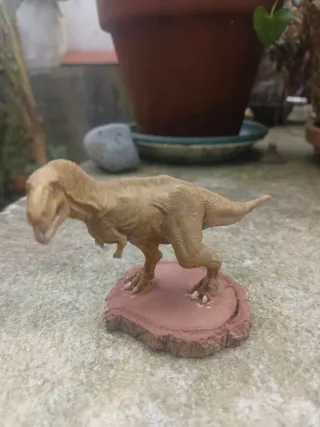 Figura T-Rex Resina Pintada 10cm