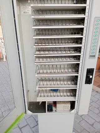 Expendedor antiguo de snacks