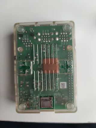 Raspberry Pi 3 B+ con carcasa.