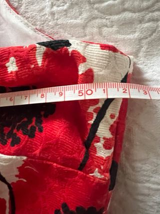 Top SÍNTESIS Estampado Flores Rojas