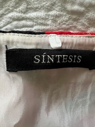 Top SÍNTESIS Estampado Flores Rojas