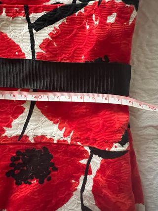 Top SÍNTESIS Estampado Flores Rojas