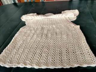 Blusa tejida a mano con encaje