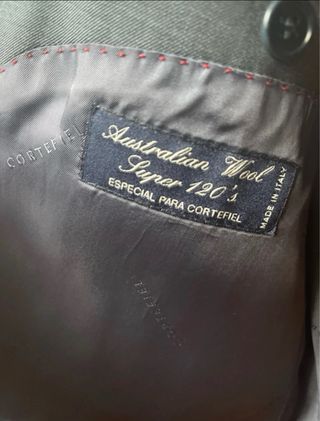 Traje de hombre gris marengo