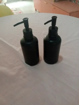 2 Dispensadores de jabón negros