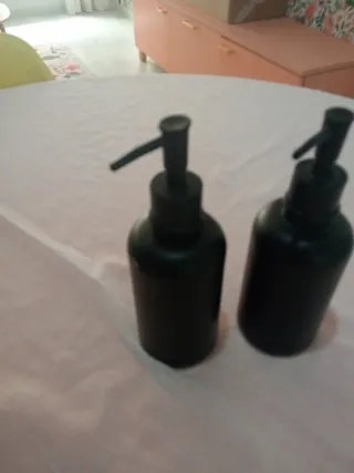 2 Dispensadores de jabón negros