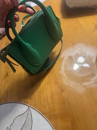 Bolso verde con serpiente dorada