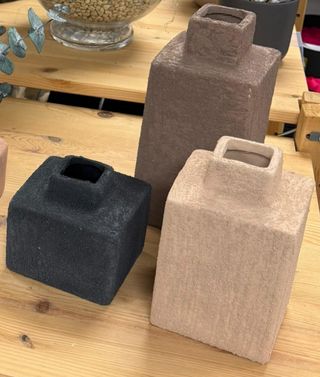 Trío de jarrones decorativos