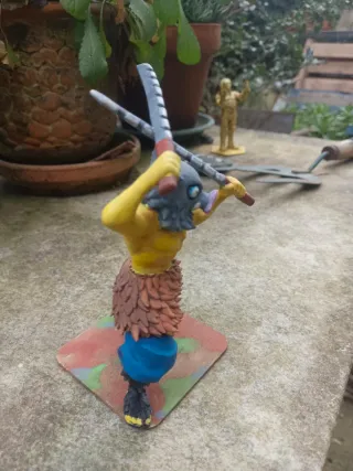 Figura resina 15cm pintada Inosuke