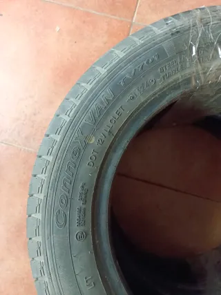 2 Neumáticos TRIANGLE 175/65 R14C 90/88T