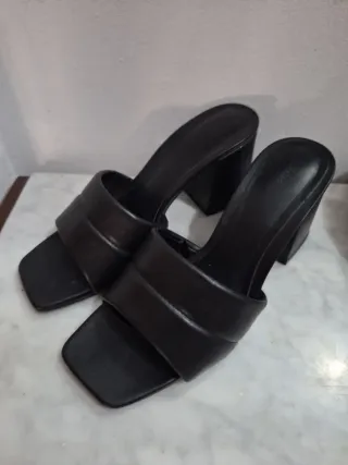 Sandalias de tacón cuadradas negras