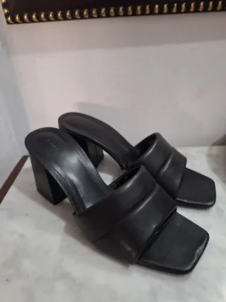 Sandalias de tacón cuadradas negras