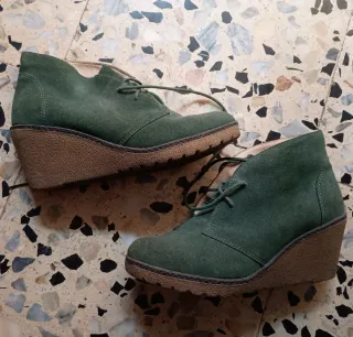 Botines verdes piel cuña Primadonna