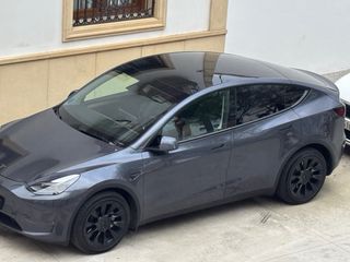 Tesla Model Y AWD