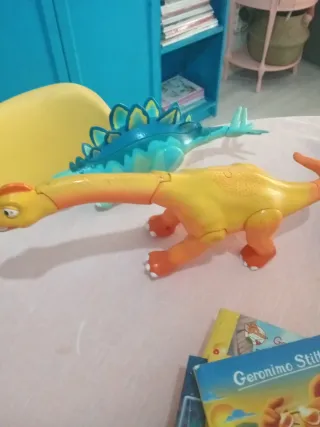 Juguetes Dinosaurios hablan entre ellos