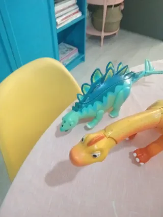 Juguetes Dinosaurios hablan entre ellos