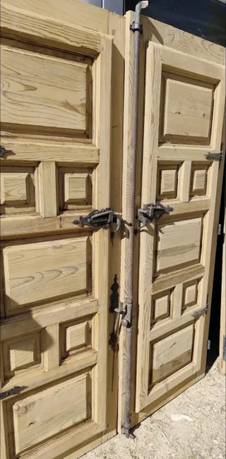 Lote de ventanas y puertas  castellanas antiguas