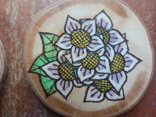 Posavasos madera pirograbados y pintados