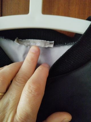 Cazadora bomber negra con tigres