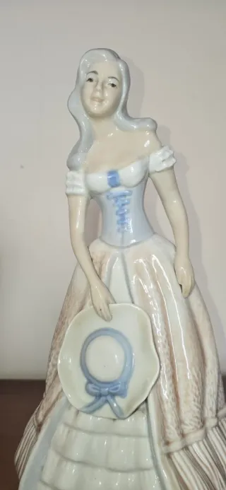 Pareja figuras porcelana mujer y niño