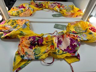 Blusa Crop Top Floral Amarilla - Nueva con Etiquet