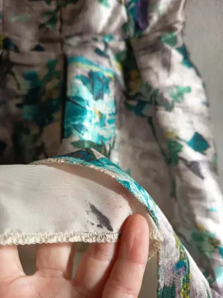 Vestido de fiesta estampado.