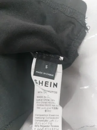 Camisetas negras con ojales