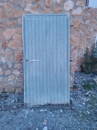 Puerta Metálica Gris