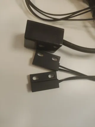 Sensor magnético para puertas y ventanas