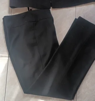 Traje chaqueta larga negro con abalorios