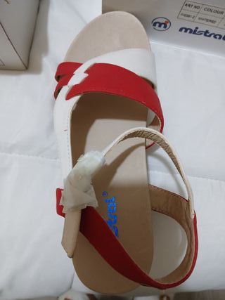 Sandalias cuña rojas y blancas