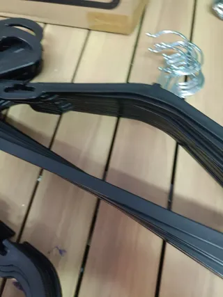 SONGMICS Perchas Plástico Negro x50