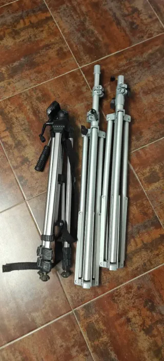 Tripodes, softbox y regalos