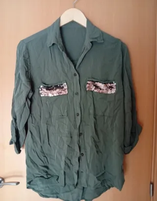 Camiseta larga verde con lentejuelas