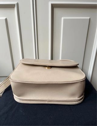 Bolso de hombro beige