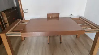 Tavolo da pranzo e 4 sedie (RITIRO A SANT BOI)