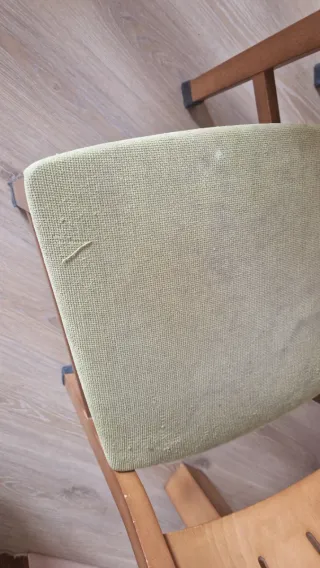 Tavolo da pranzo e 4 sedie (RITIRO A SANT BOI)