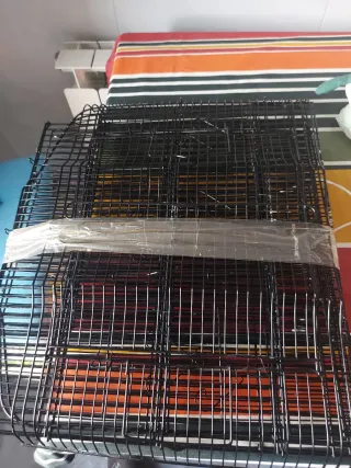 Jaula desmontable para pájaros con accesorios