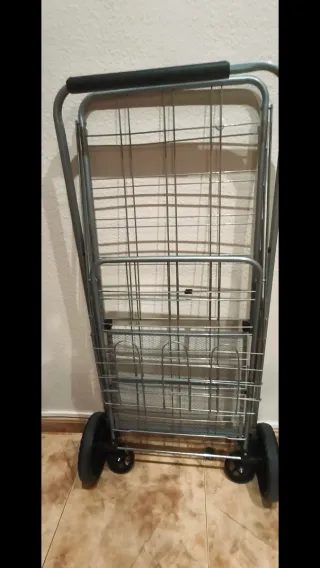 Carrito de compra metálico . Ancho 38,50 alto 50,