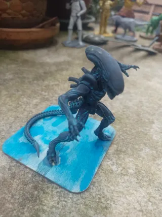 Figura Resina Alien Pintada