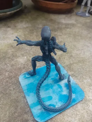 Figura Resina Alien Pintada