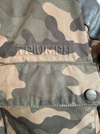 Chaquetón moto camuflaje Triumph talla L