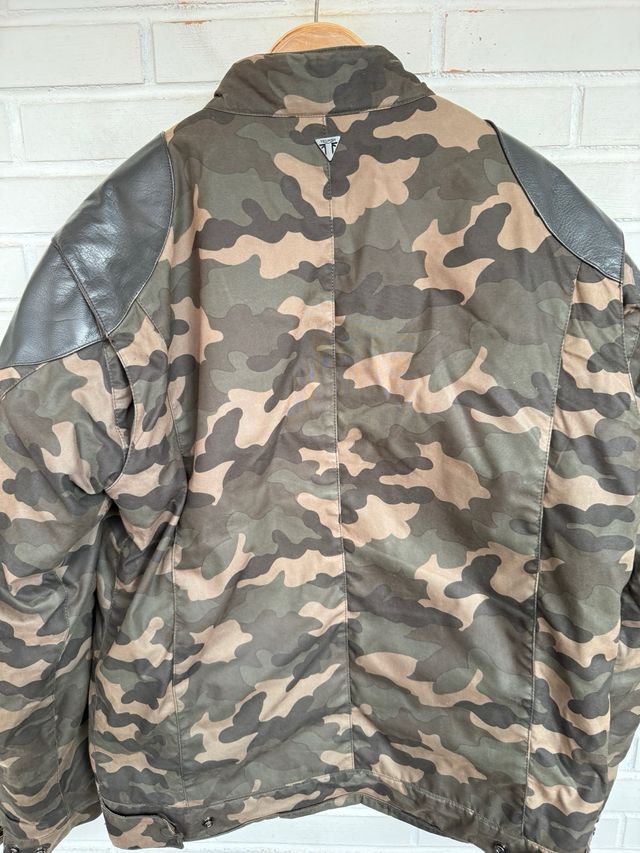 Chaquetón moto camuflaje Triumph talla L